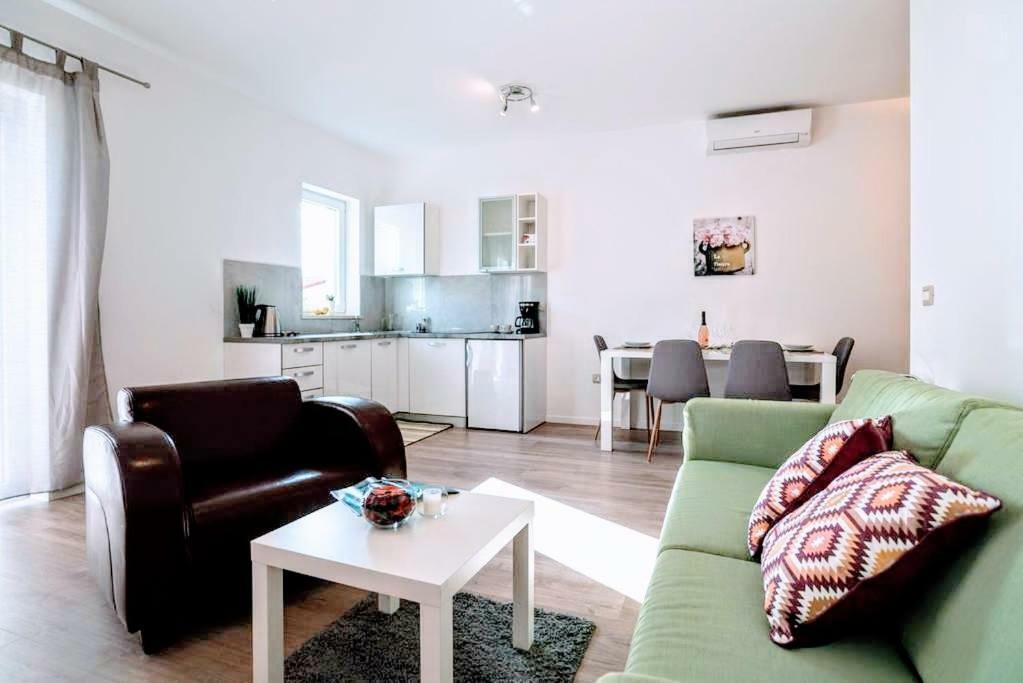 Holiday Apartments Mediterraneo Funtana Zewnętrze zdjęcie