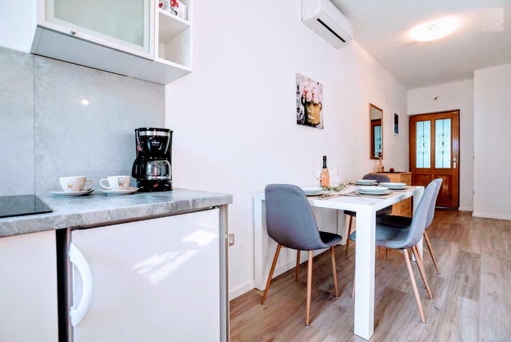 Holiday Apartments Mediterraneo Funtana Zewnętrze zdjęcie