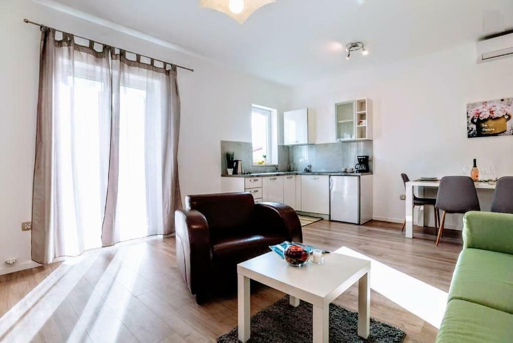 Holiday Apartments Mediterraneo Funtana Zewnętrze zdjęcie